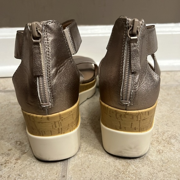 Soul Naturalizer Gold Metallic Heeled Sandels Size 8.5 - Picture 2 of 5